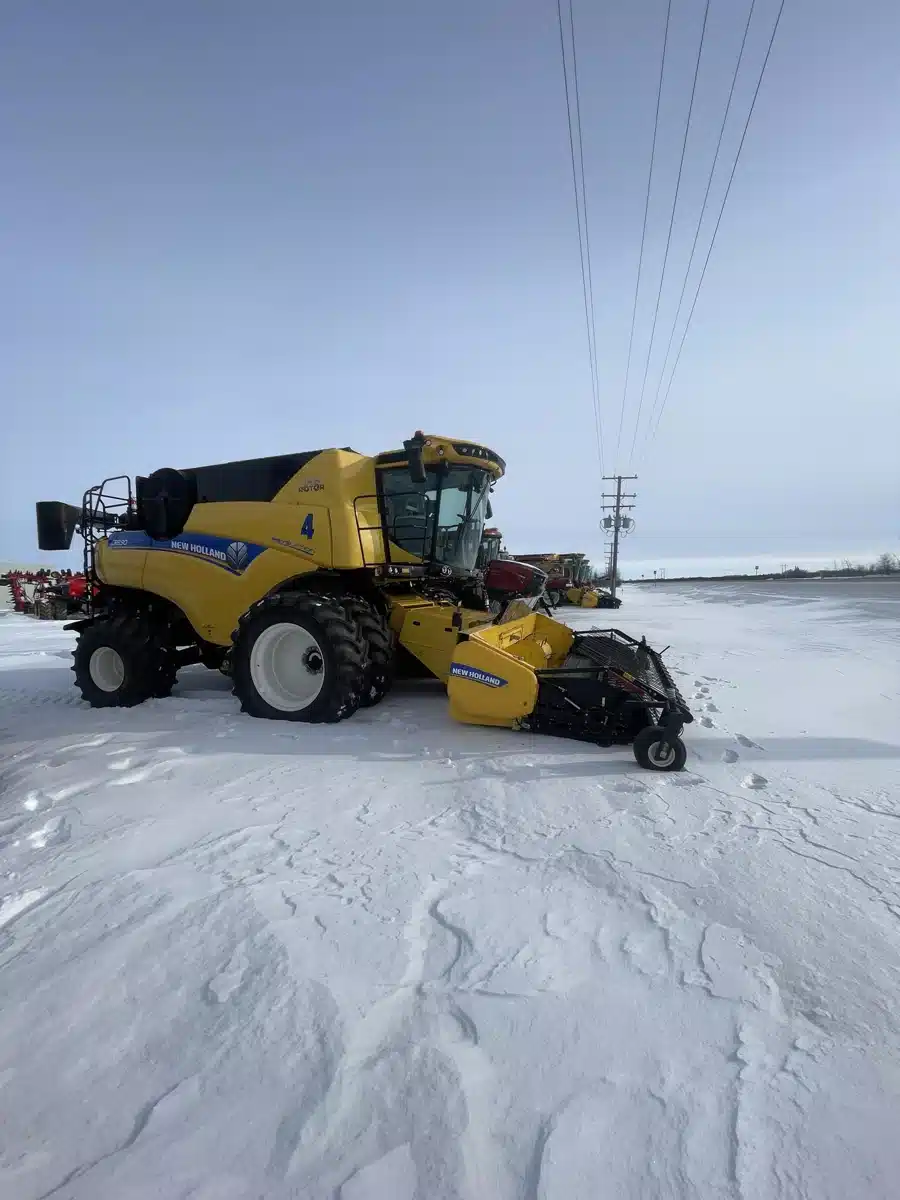 Gallery image 2 for 2019 New Holland CR8.90 Combine