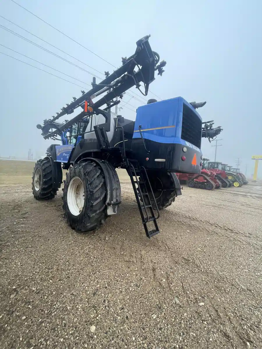 2013 New Holland SP.240F Sprayer - Self Propelled