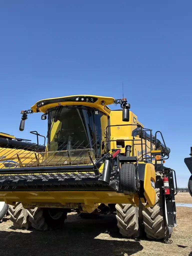 Gallery image 1 for 2024 New Holland CR9.90 Combine