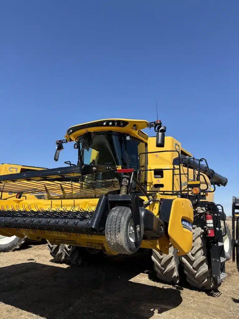 Gallery image 1 for 2024 New Holland CR9.90 Combine