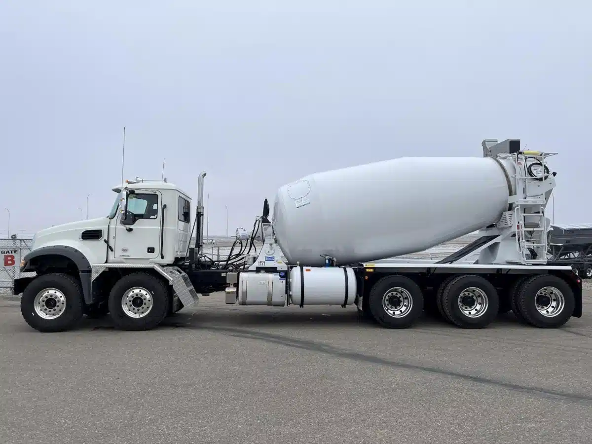 Gallery image 2 for 2025 Mack GRANITE 86FR Truck - Cement