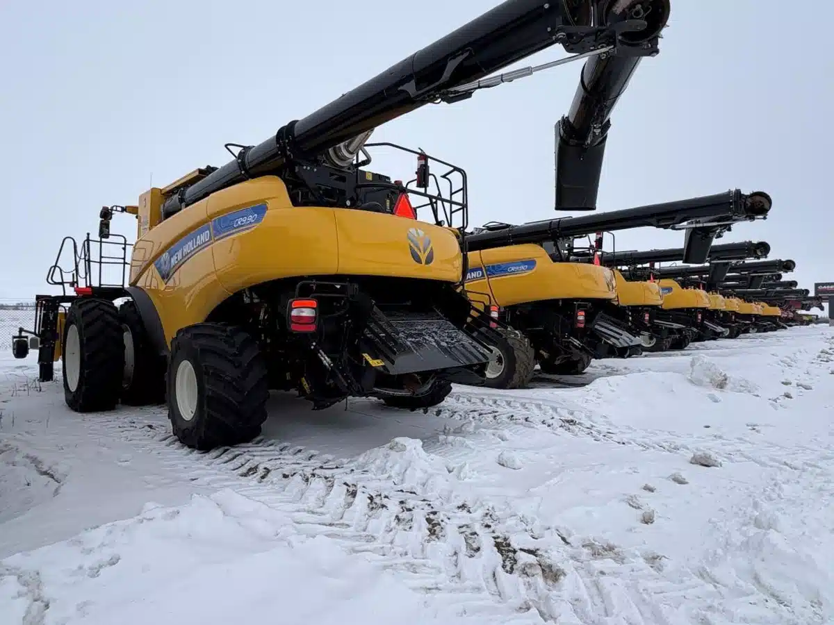 Gallery image 2 for 2023 New Holland CR9.90 Combine