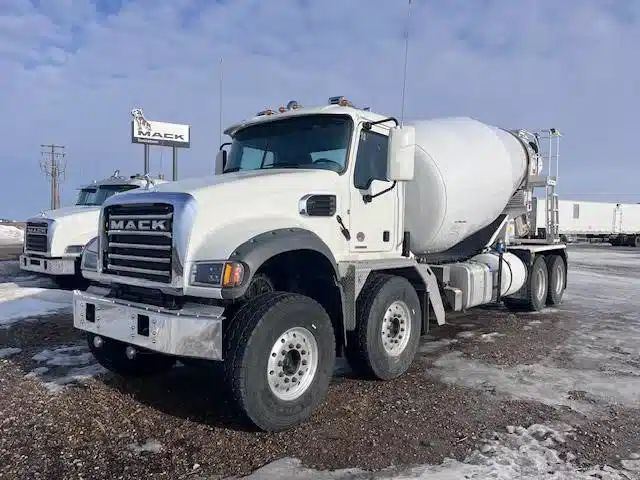 Photo de la Galerie 1 pour 2026 Mack GRANITE 64BR Camion à benne