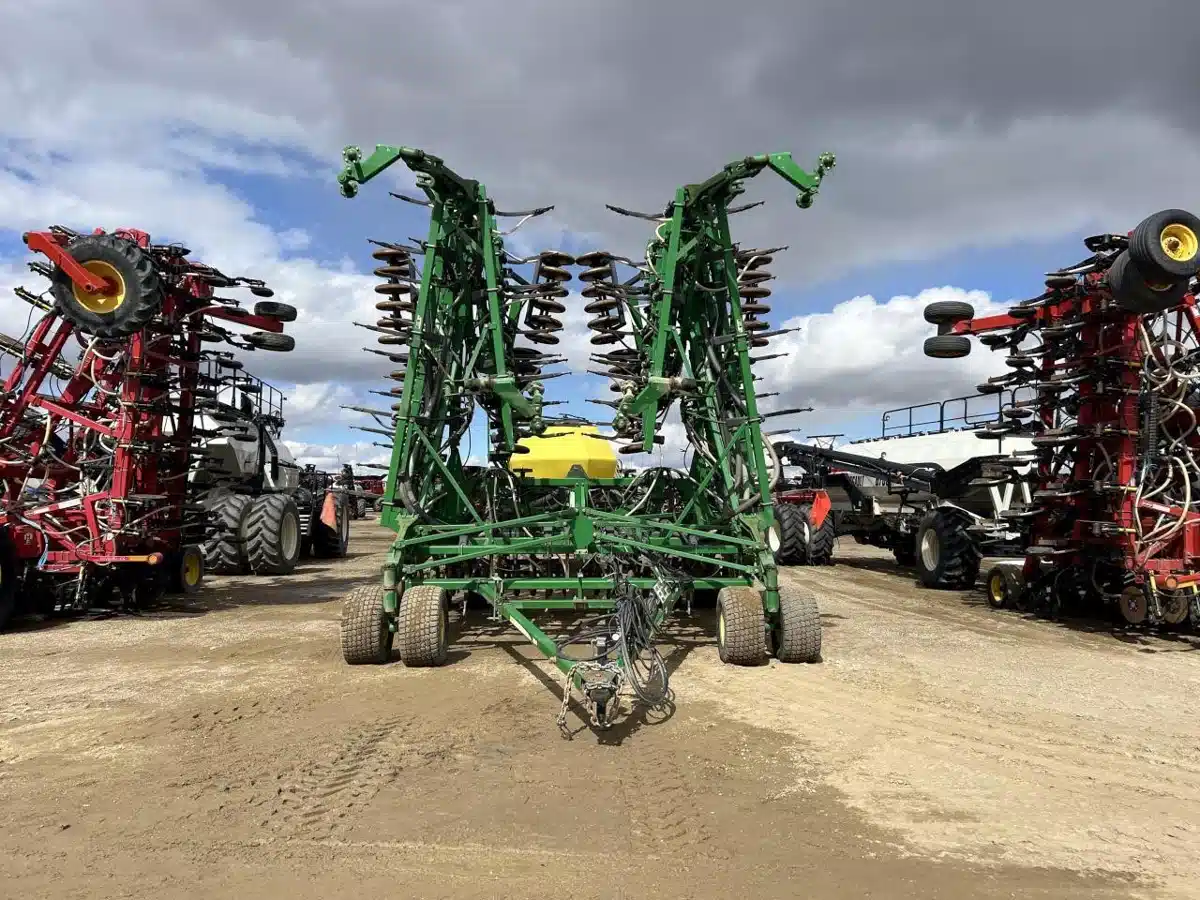 Gallery image 1 for 2006 John Deere 1830 Air Drill