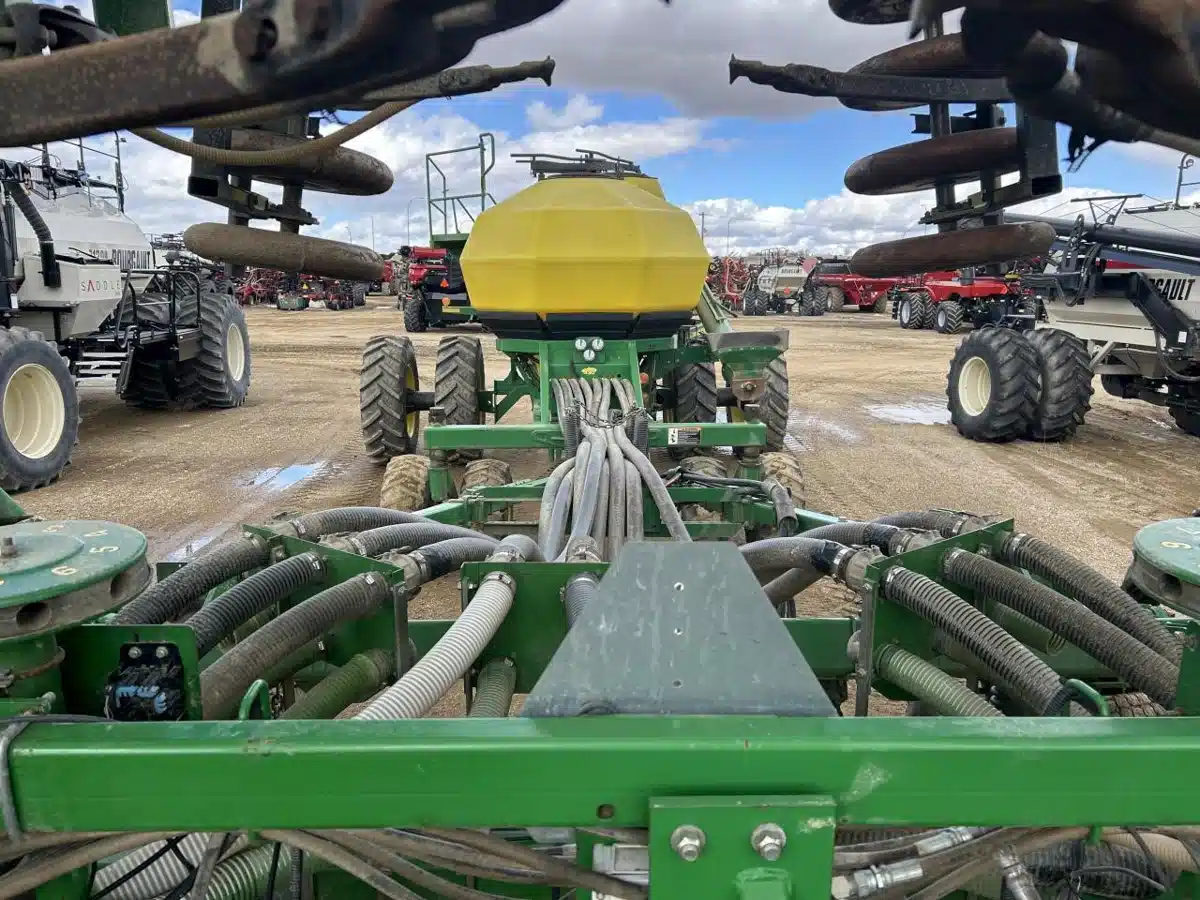 Gallery image 2 for 2006 John Deere 1830 Air Drill
