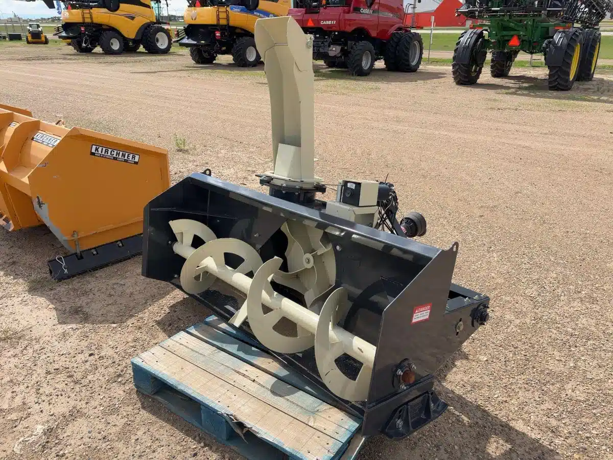 Photo de la Galerie 2 pour 2022 Buhler Farm King 660 Souffleur à neige