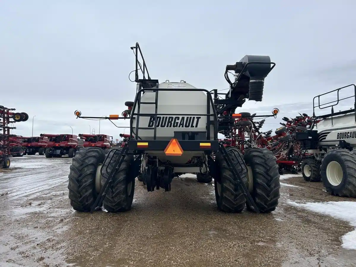 Gallery image 2 for 2026 OM LR6110 Truck Cab & Chassis