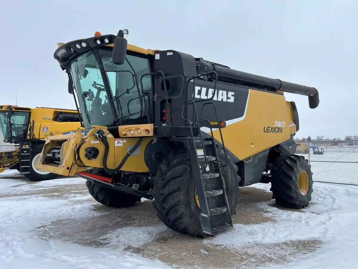 2012 CLAAS LEXION 740 Combine