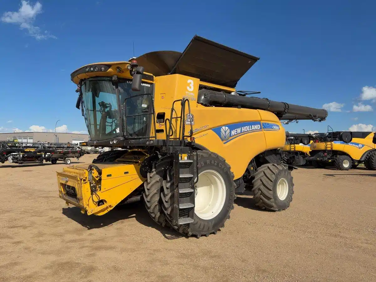 Gallery image 1 for 2021 New Holland CR9.90 Combine