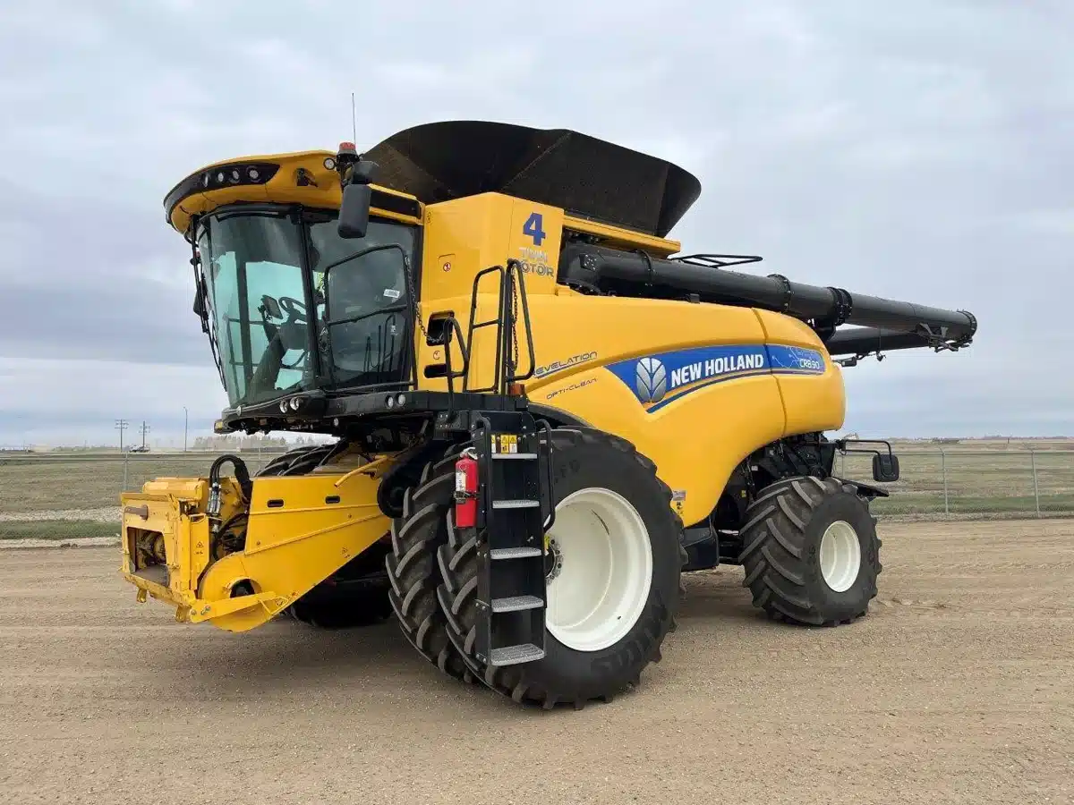 Gallery image 1 for 2021 New Holland CR8.90 Combine