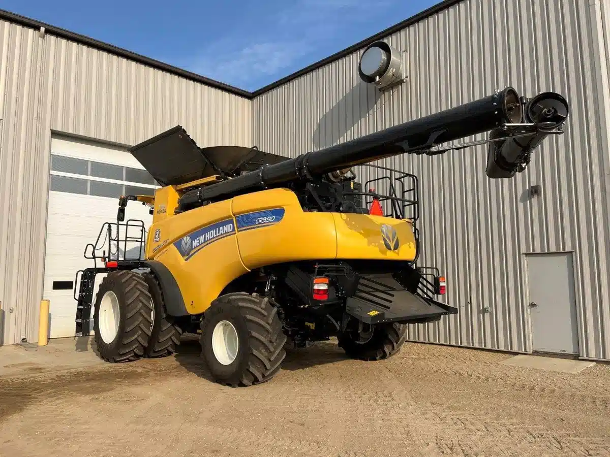 Gallery image 2 for 2023 New Holland CR9.90 Combine