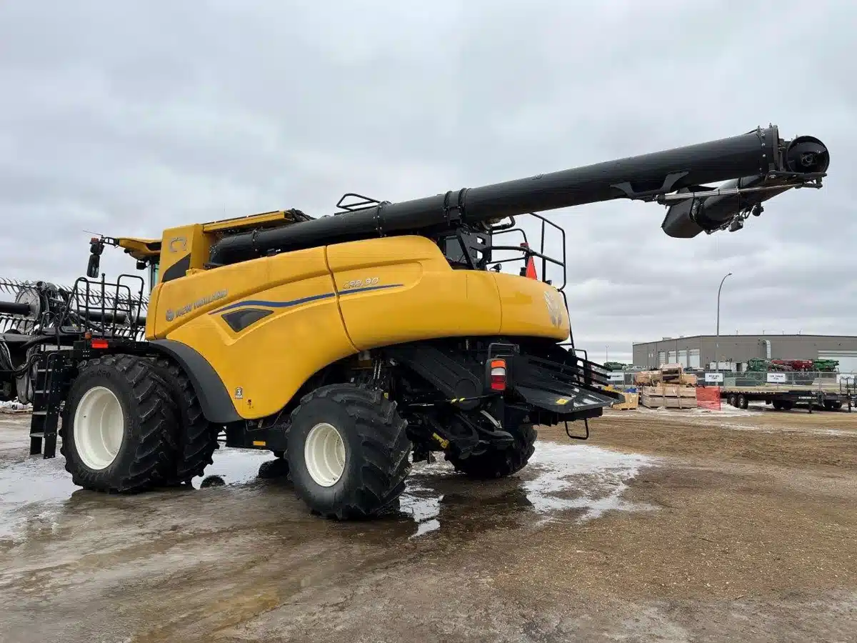 Gallery image 2 for 2024 New Holland CR8.90 Combine