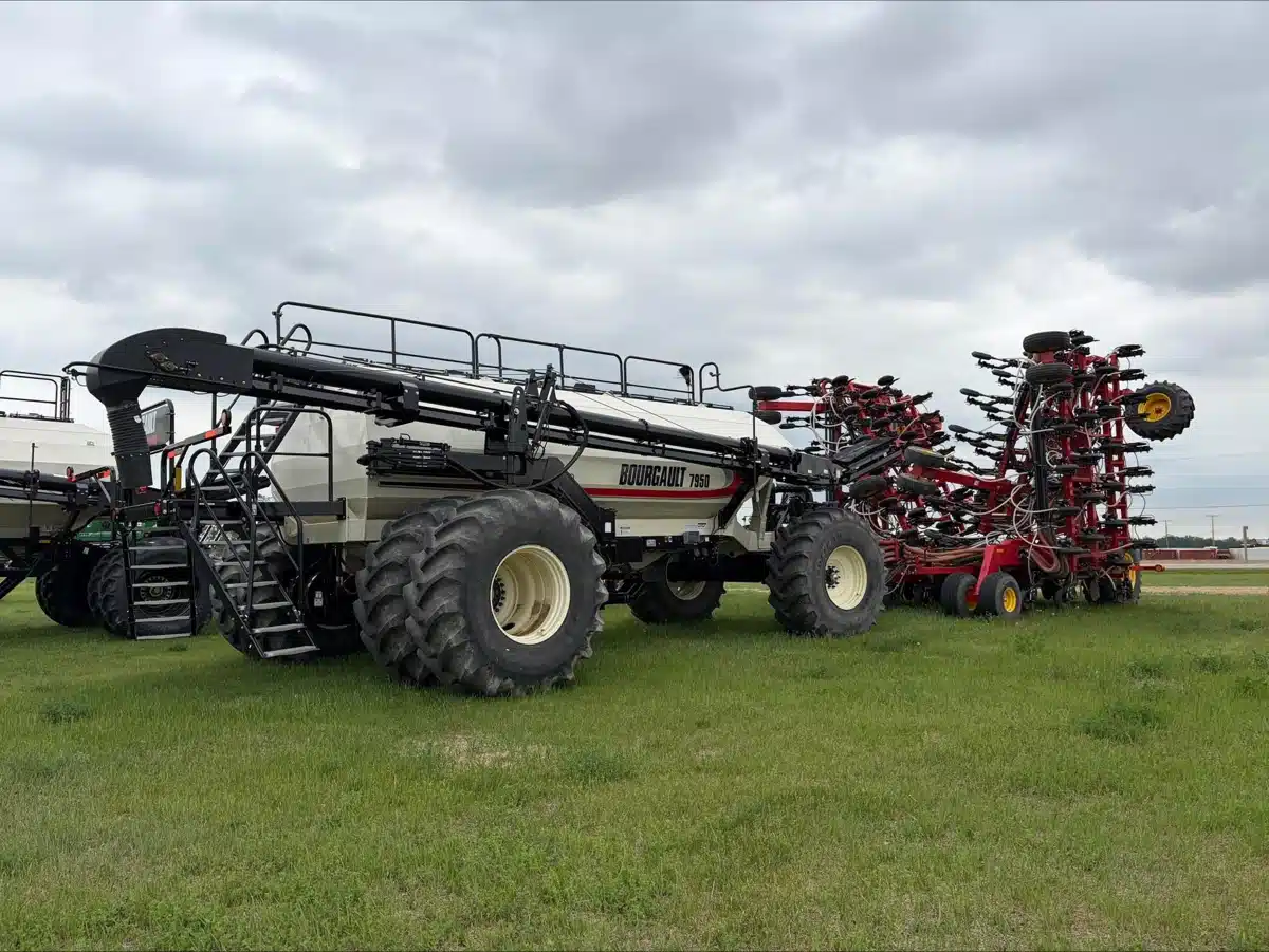Photo de la Galerie 2 pour 2018 Bourgault 3320-76 Semoir à air