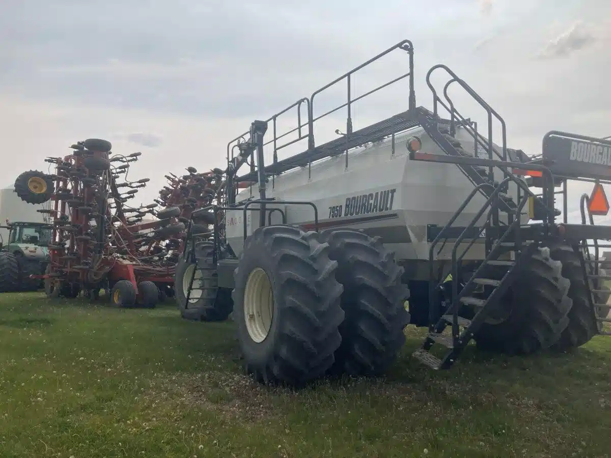 Gallery image 2 for 2019 Bourgault 3320-76 Air Drill