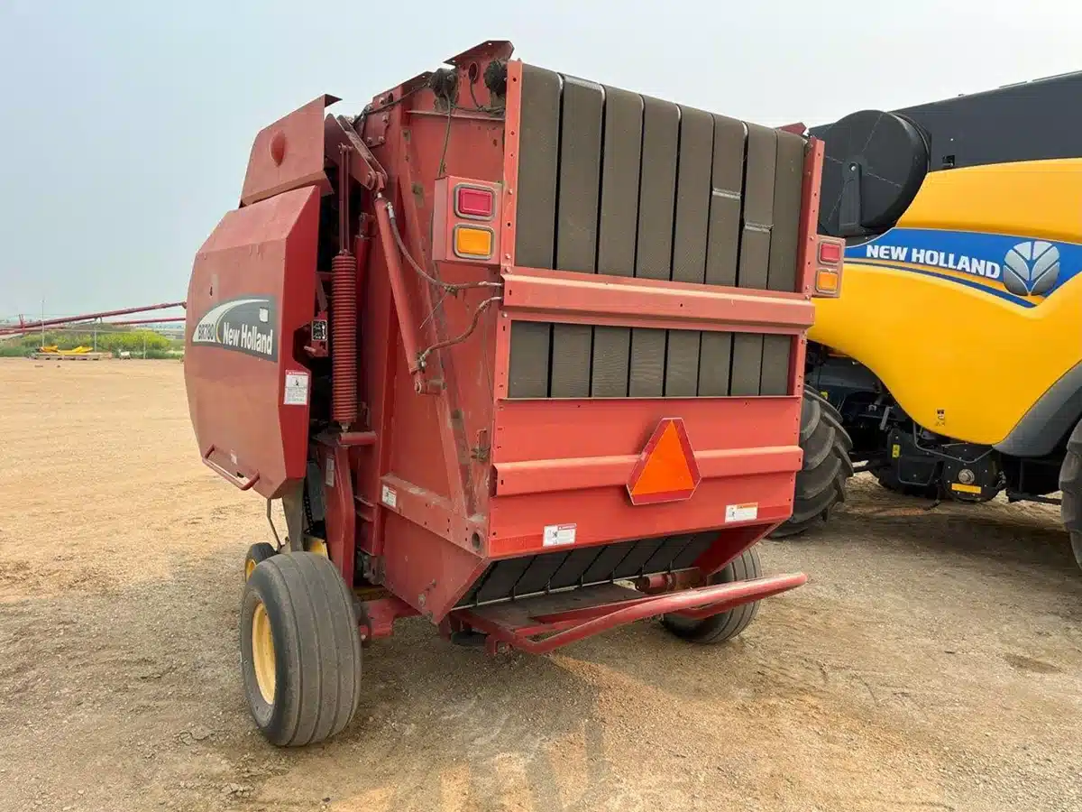 Photo de la Galerie 2 pour 2004 New Holland BR780 Presse à Balle Ronde