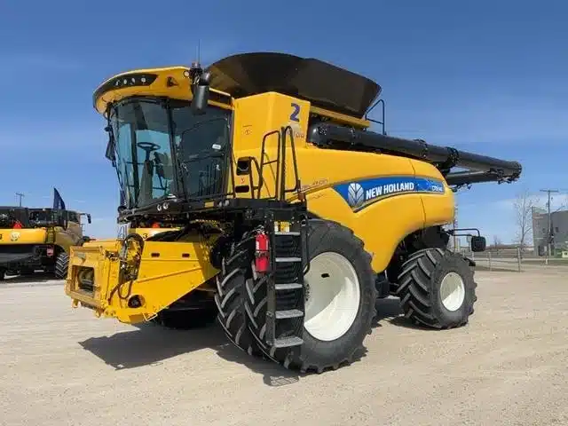 Gallery image 1 for 2021 New Holland CR8.90 Combine
