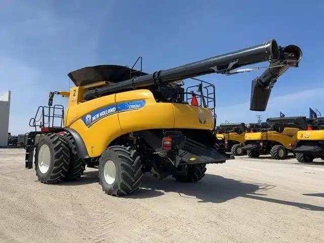 Gallery image 2 for 2021 New Holland CR8.90 Combine