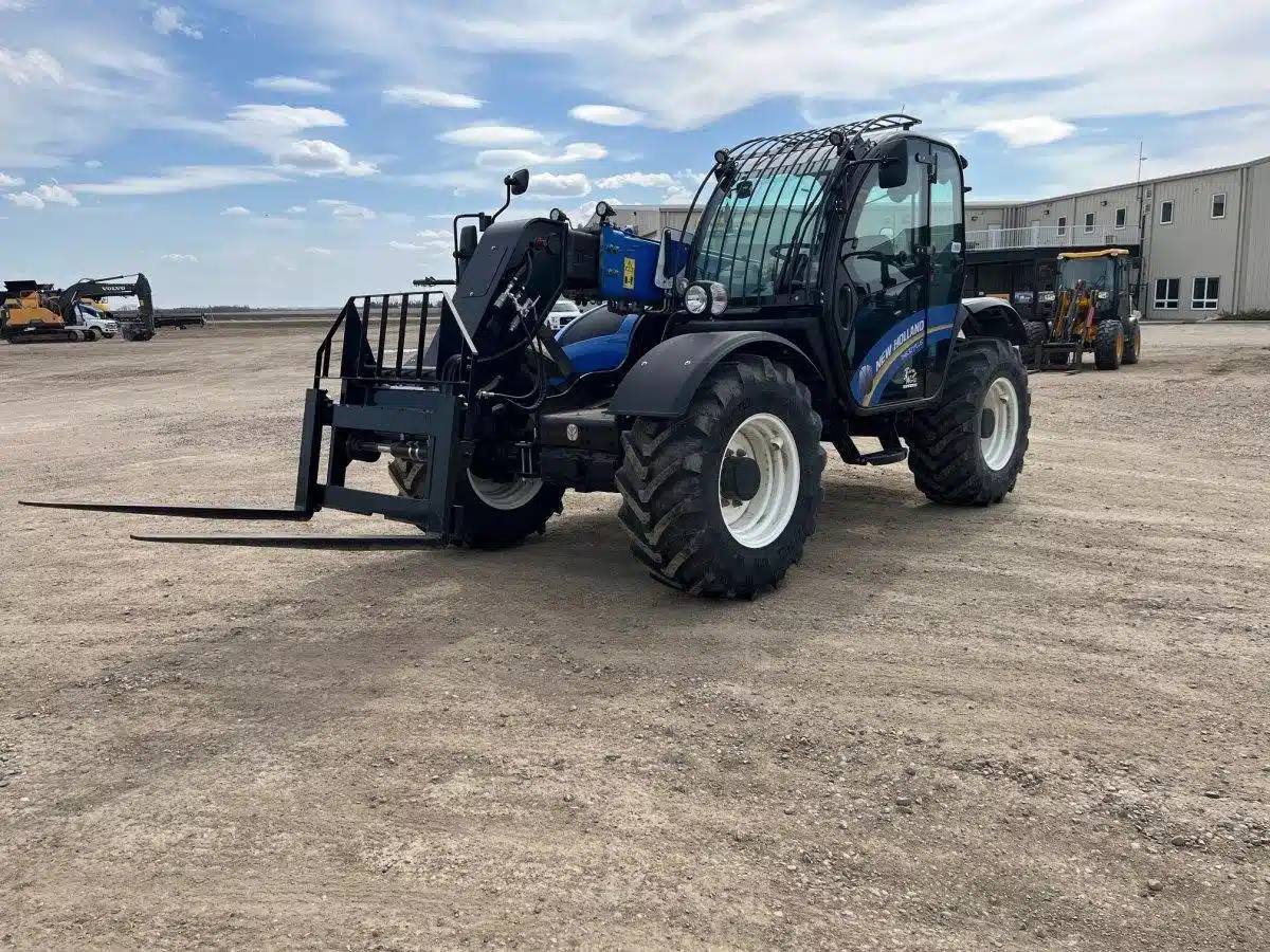 Gallery image 1 for 2023 New Holland TH6.32 PLUS TeleHandler
