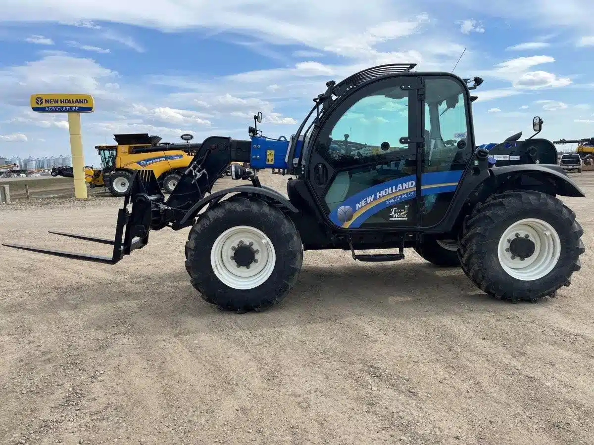 Gallery image 2 for 2023 New Holland TH6.32 PLUS TeleHandler