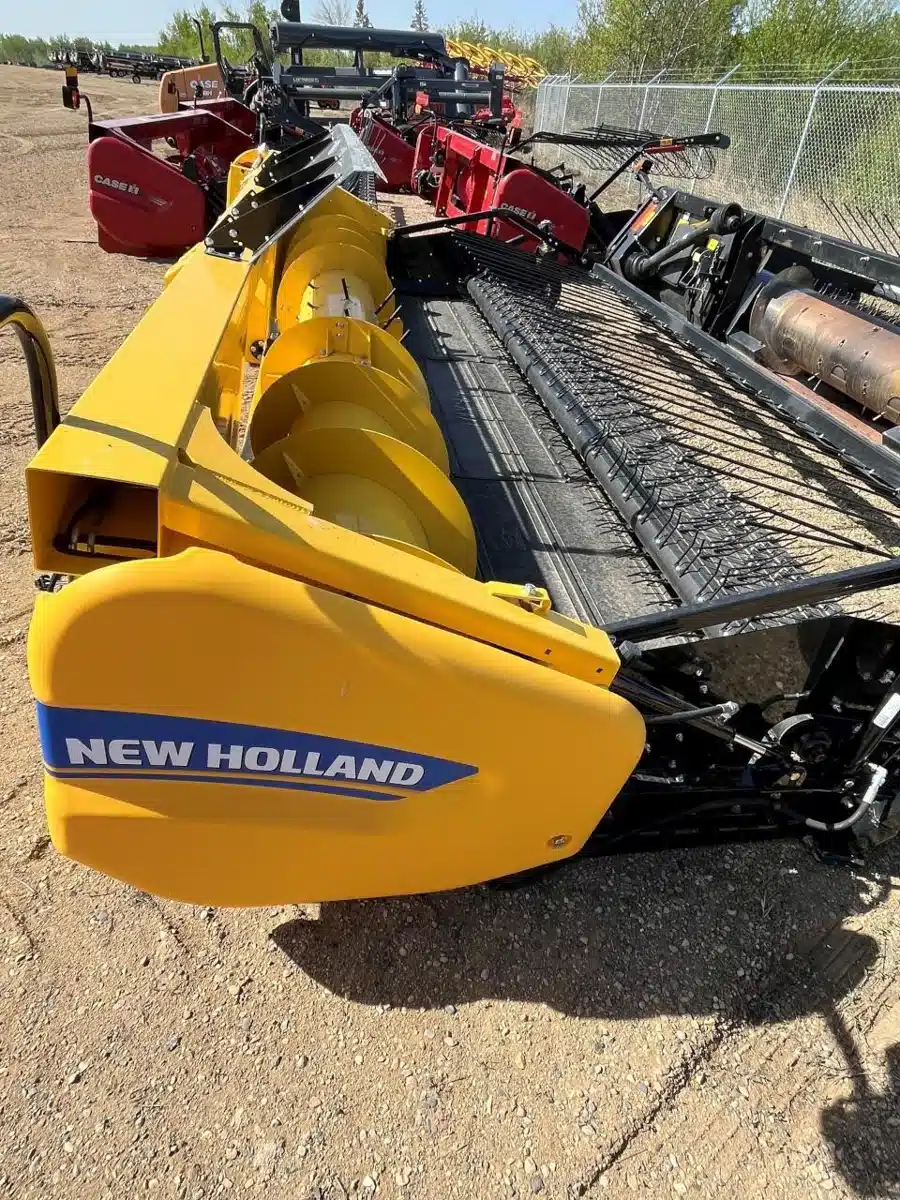 Gallery image 1 for 2024 New Holland 790CP Header - Pickup