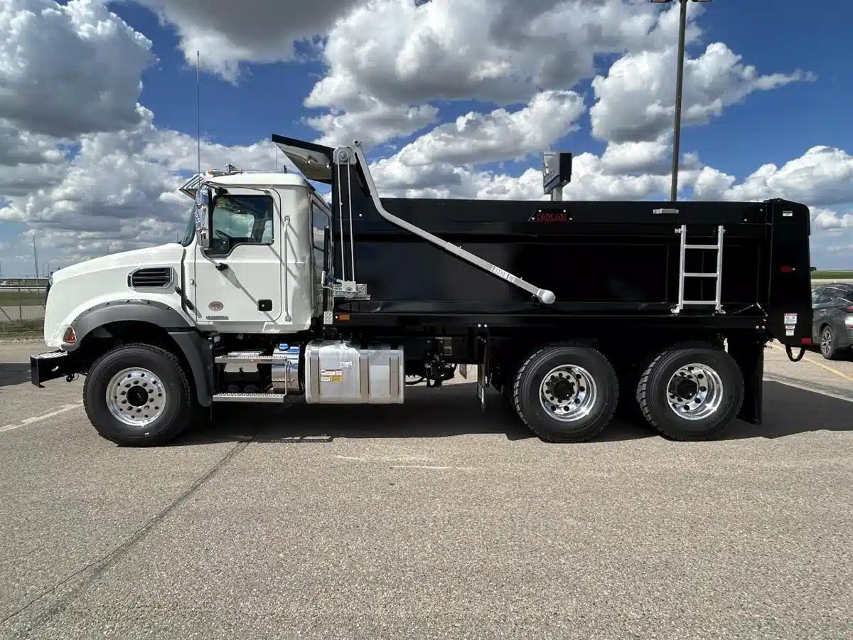 Photo de la Galerie 2 pour 2027 Mack GRANITE 64BR Camion à benne