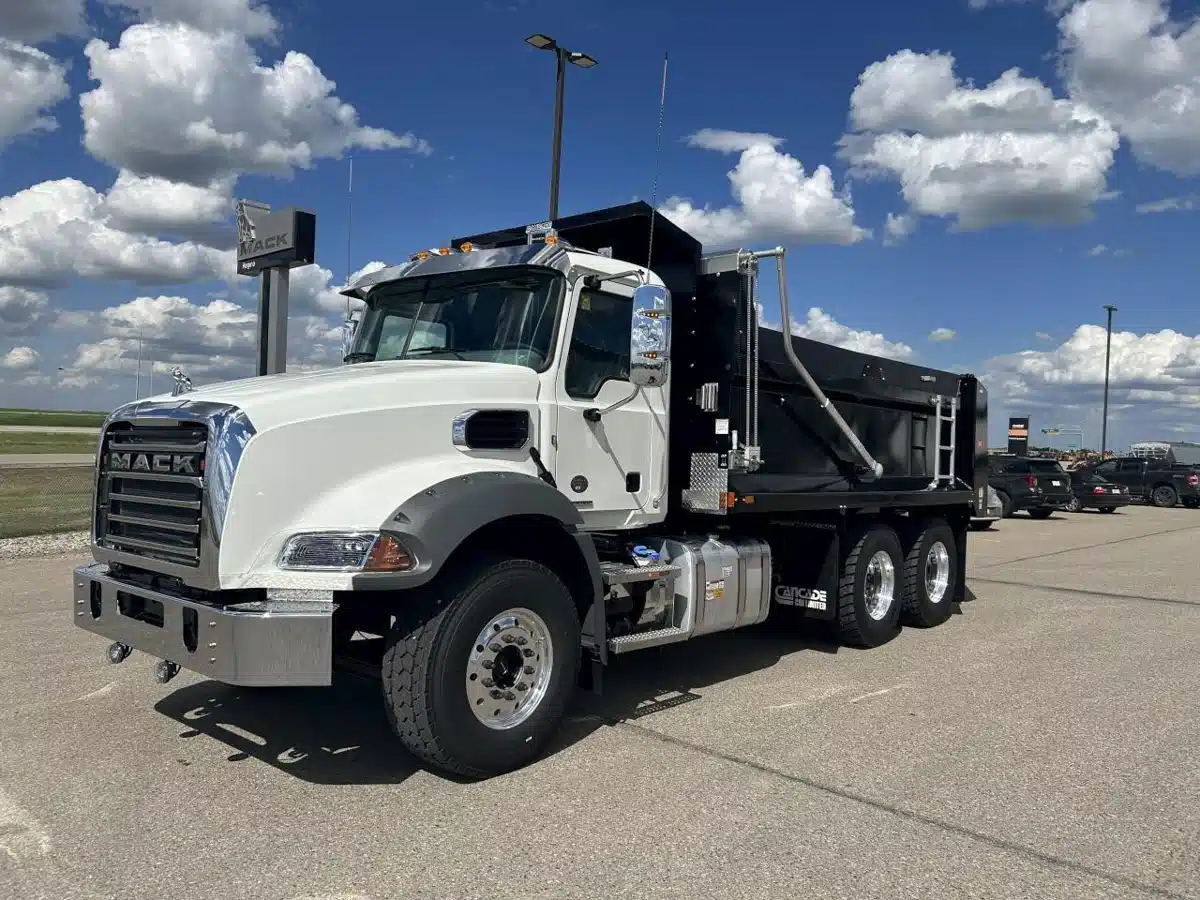 Photo de la Galerie 1 pour 2027 Mack GRANITE 64BR Camion à benne