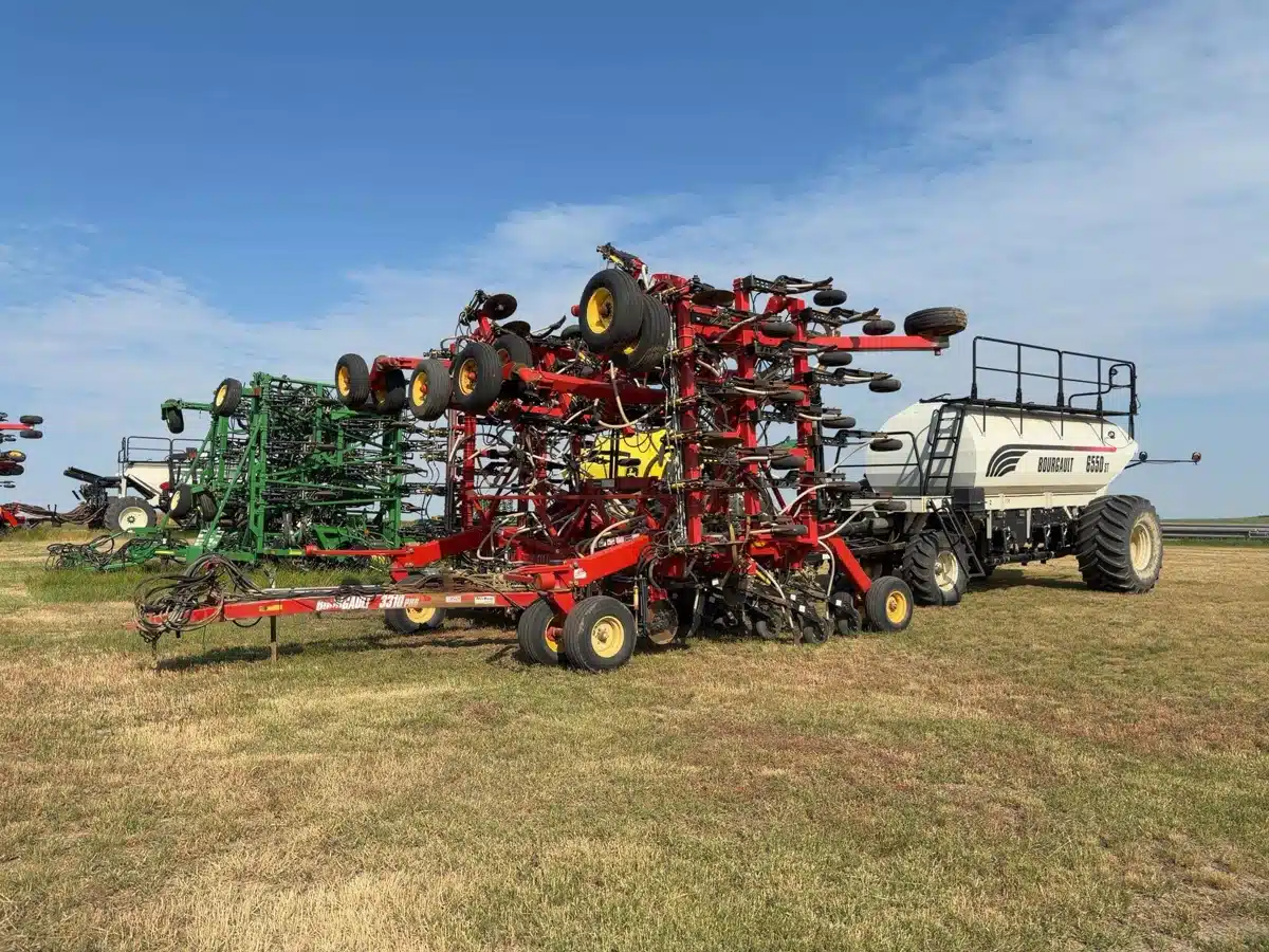 Photo de la Galerie 2 pour 2008 Bourgault 3310-65 Semoir à air