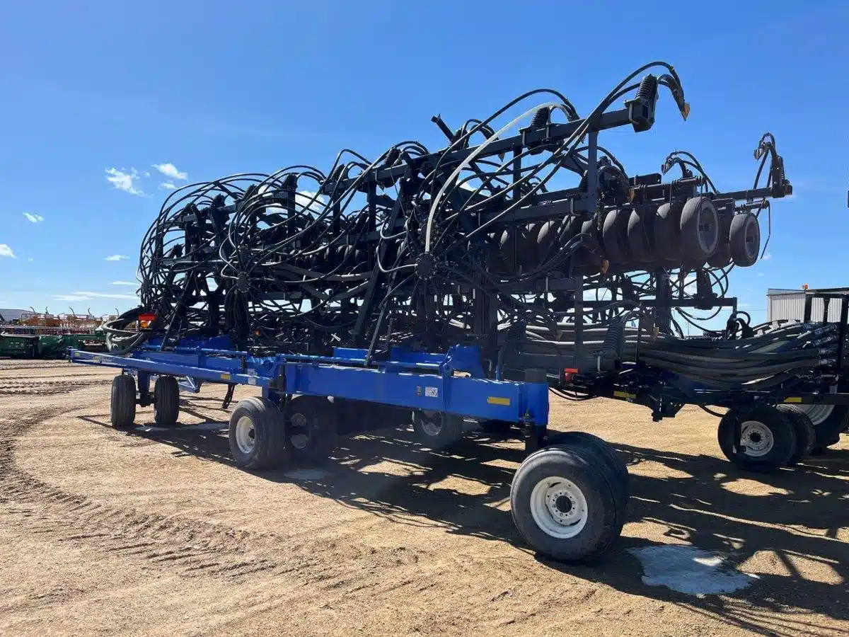 Gallery image 2 for 2016 New Holland P2060 Air Seeder