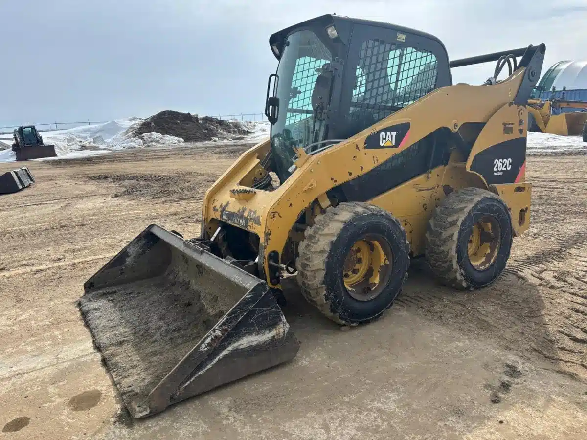 Photo de la Galerie 2 pour 2009 Caterpillar 262C chargeuse à direction à glissement