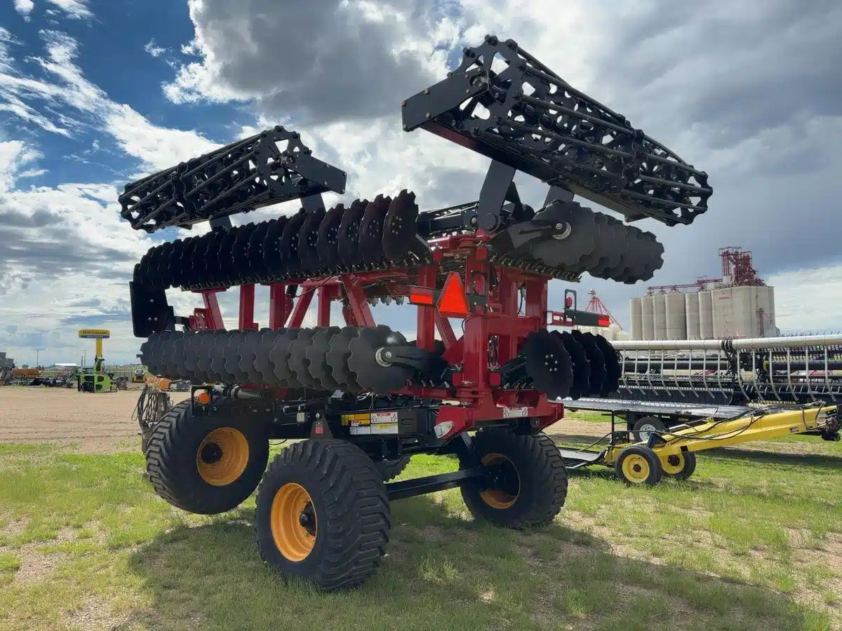 Gallery image 2 for 2023 Versatile FURY HS.300 Disc High Speed