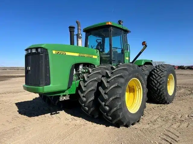 Photo de la Galerie 1 pour 2000 John Deere 9300 Tracteur