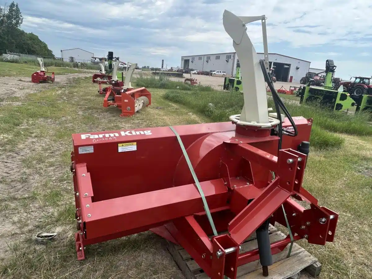 Photo de la Galerie 2 pour 2023 Buhler Farm King Y960QO-4 Souffleur à neige