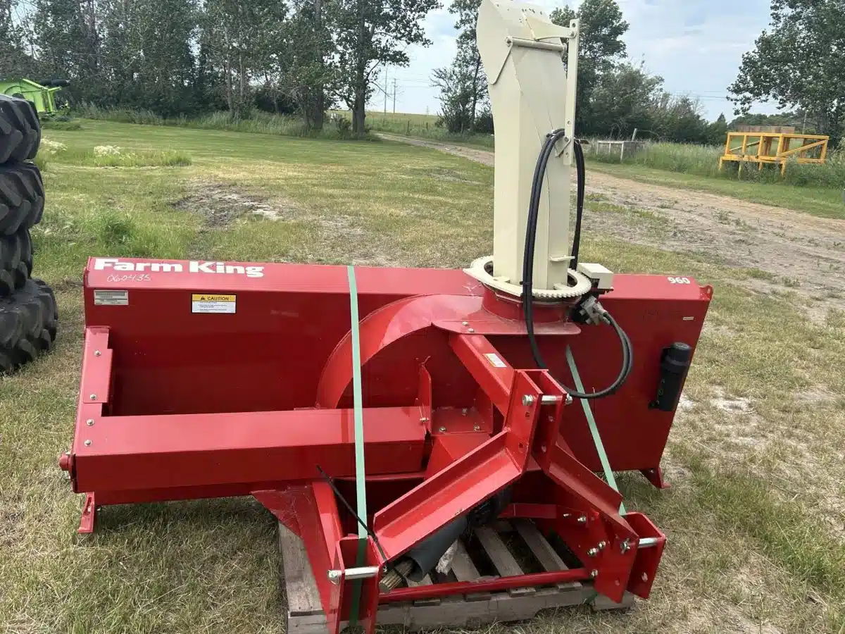Photo de la Galerie 2 pour 2024 Buhler Farm King Y960Q-4 Souffleur à neige