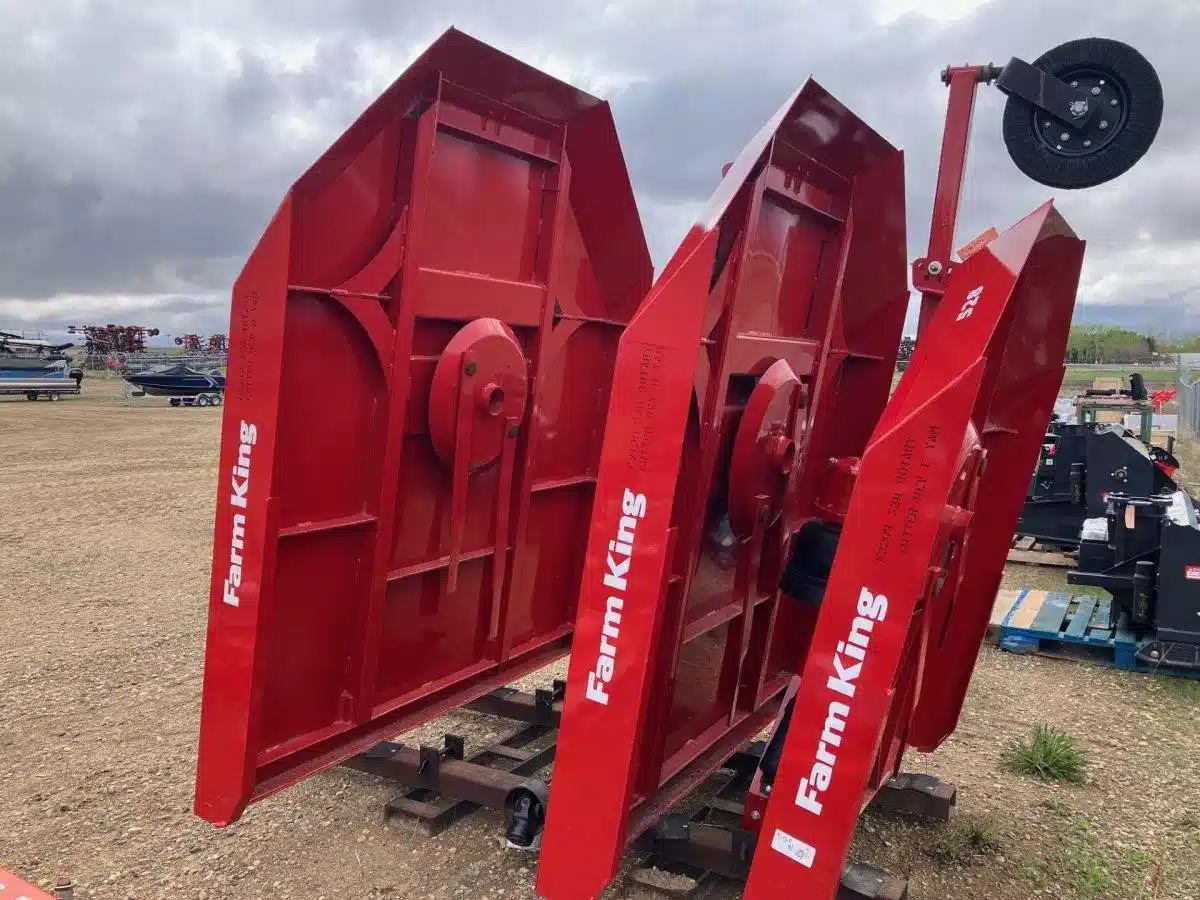 Photo de la Galerie 2 pour 2023 Buhler Farm King 628 Débroussailleuse rotative