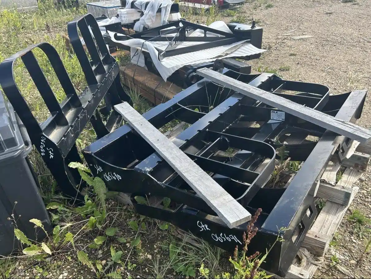 Photo de la Galerie 2 pour 2026 HLA Attachments 4200 LBS Fourche à palette
