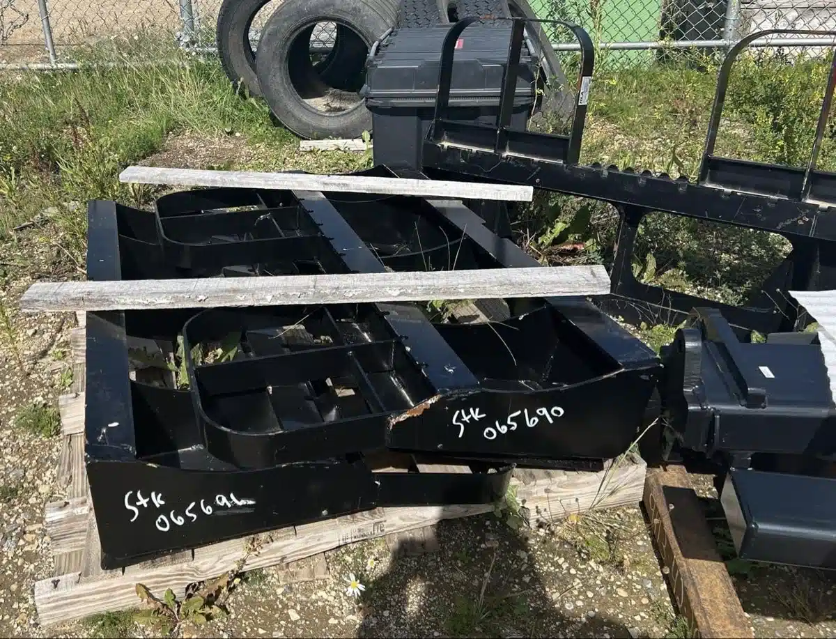 Photo de la Galerie 1 pour 2026 HLA Attachments 4200 LBS Fourche à palette
