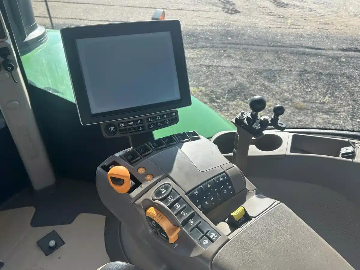 Gallery image 2 for 2016 John Deere 9620R Tractor