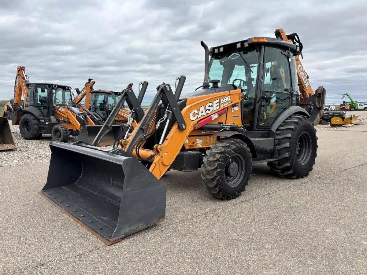 Photo de la Galerie 1 pour 2018 Case 580SN Rétrocaveuse