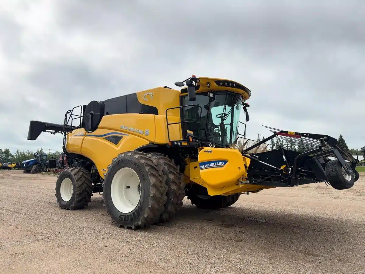 Gallery image 2 for 2024 New Holland CR9.90 Combine