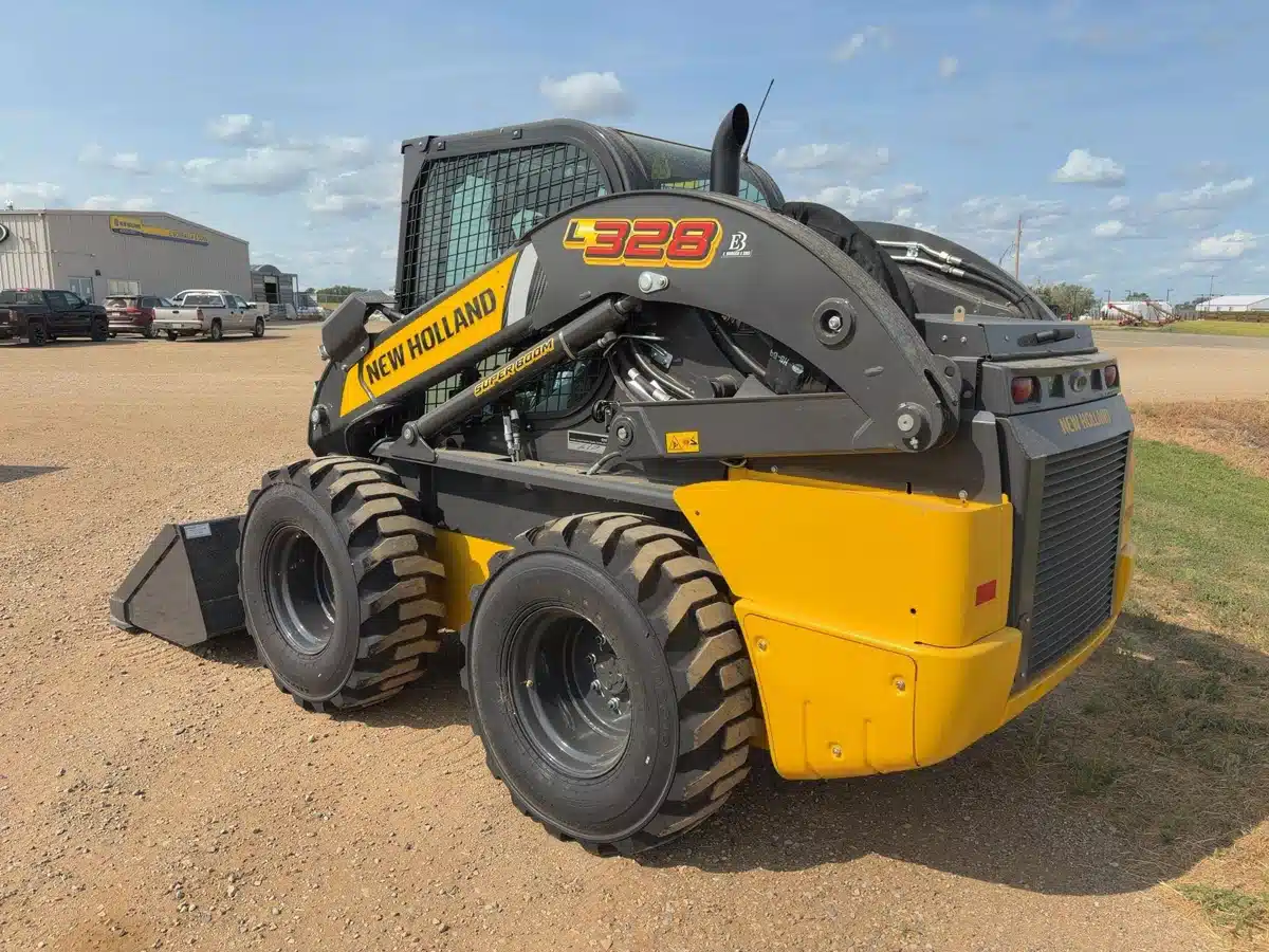 Gallery image 2 for 2026 New Holland Construction L328 Skid Steer