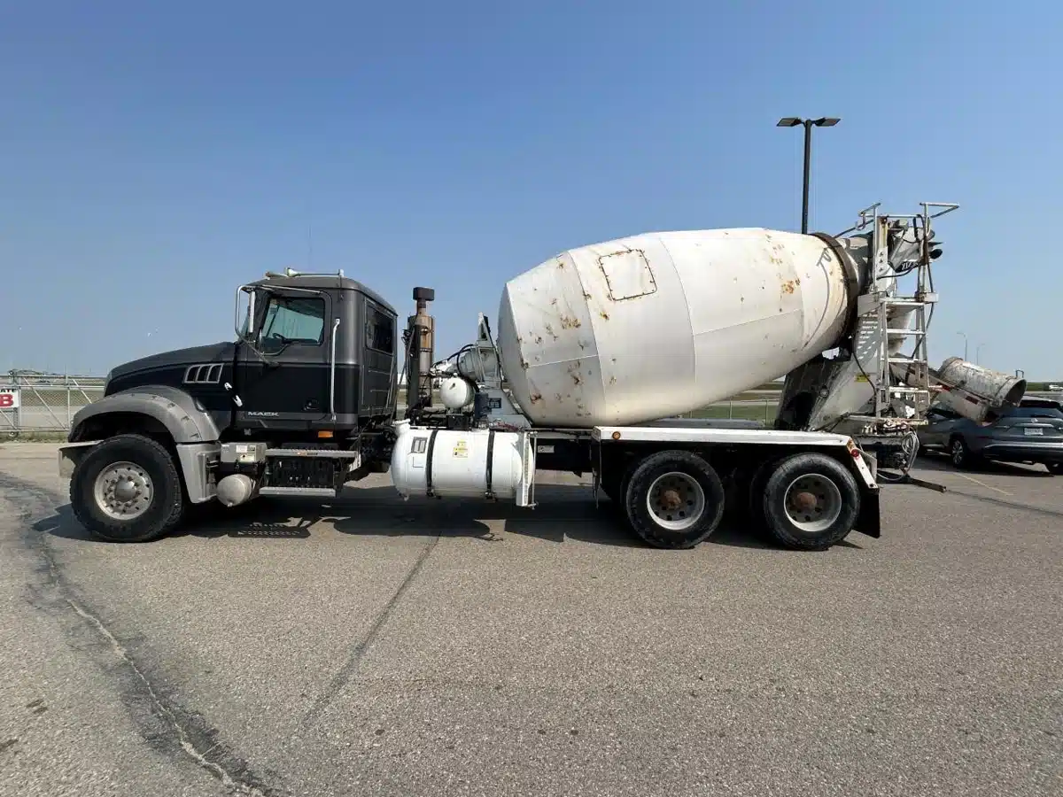 Gallery image 2 for 2008 Mack GRANITE GU713 Truck - Dump