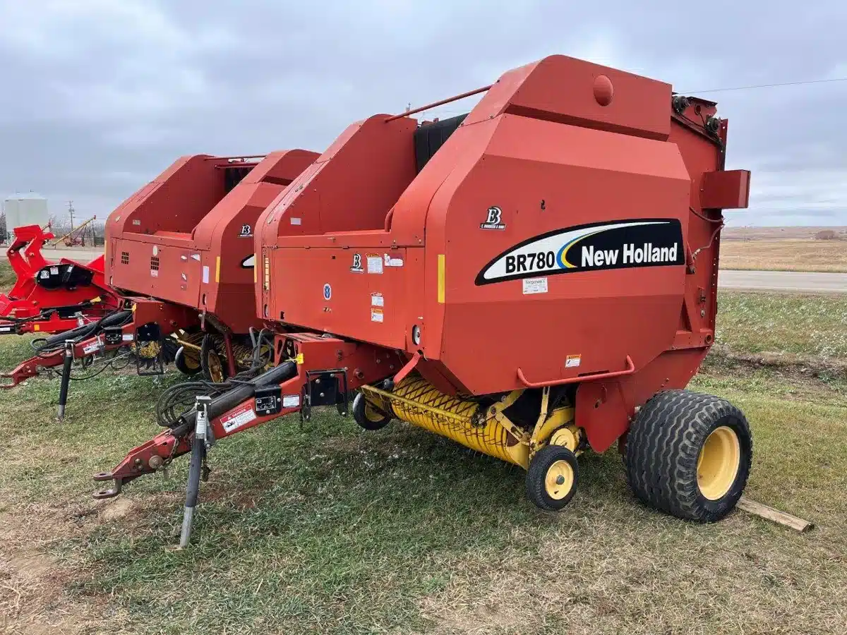 Gallery image 1 for 2004 New Holland BR780 Round Baler