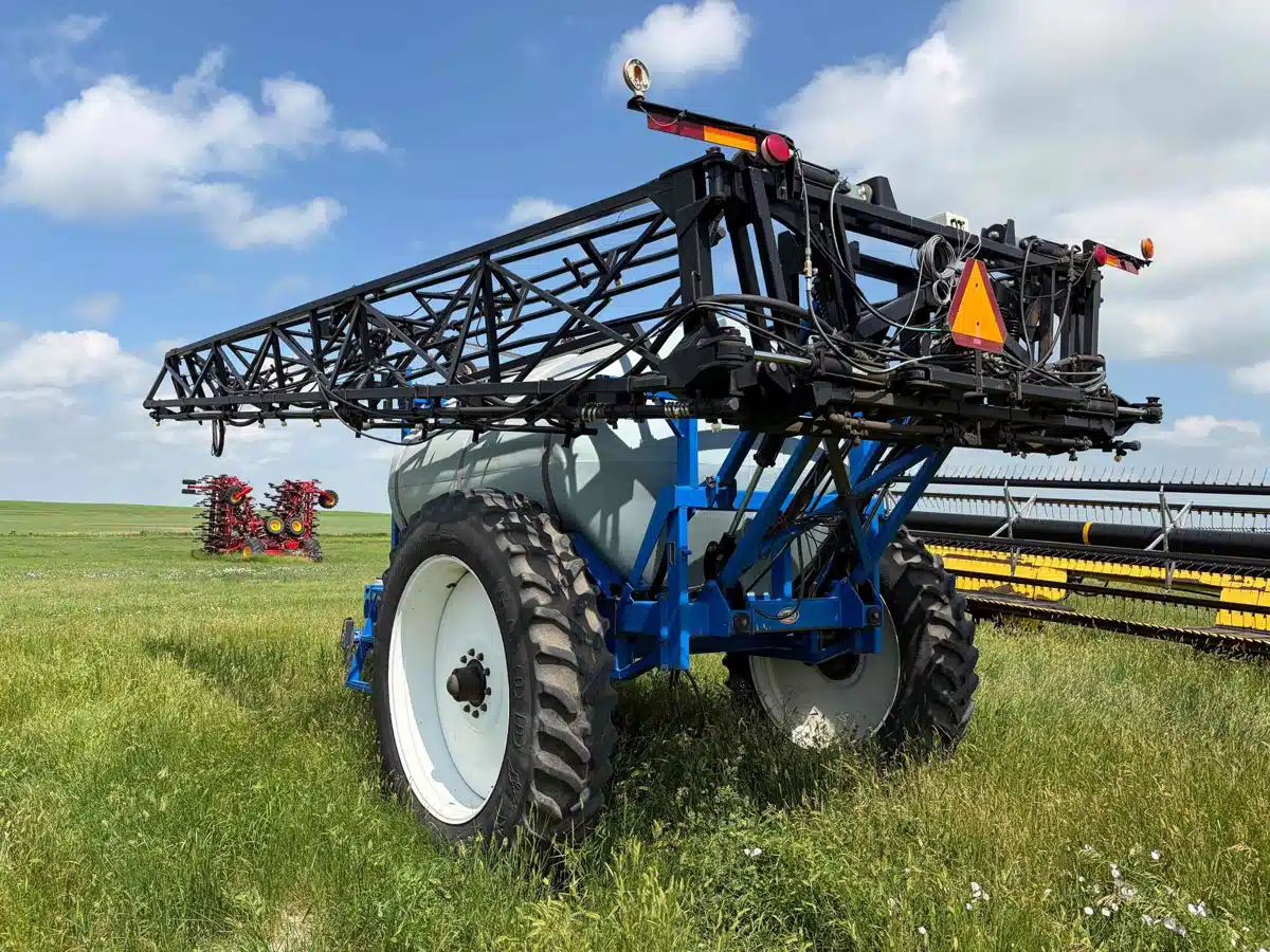 Gallery image 2 for 2004 New Holland SF115 Sprayer - Pull Type