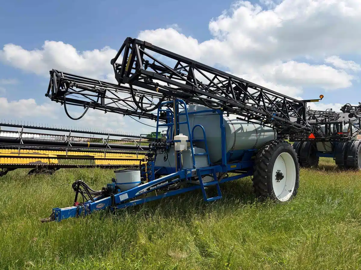 Gallery image 1 for 2004 New Holland SF115 Sprayer - Pull Type