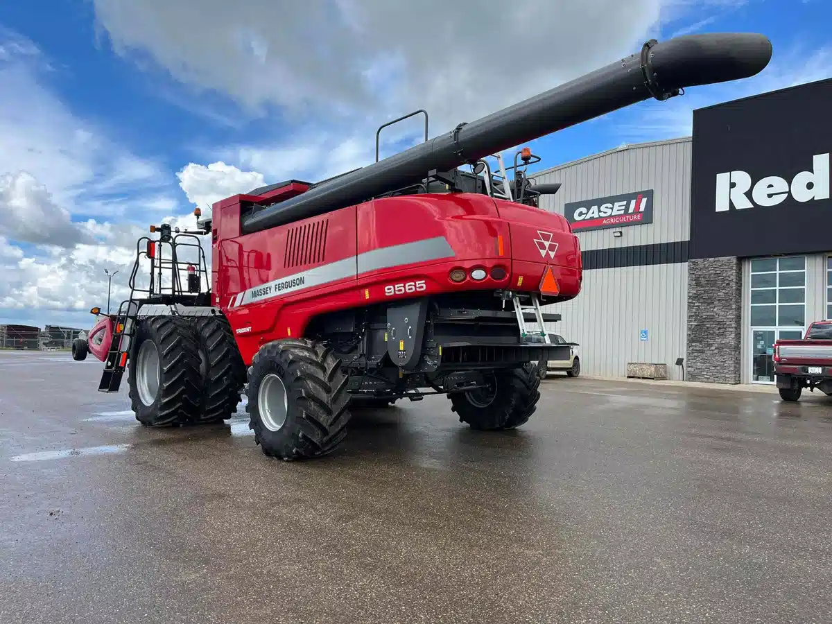 Gallery image 2 for 2018 Massey Ferguson 9565 Combine