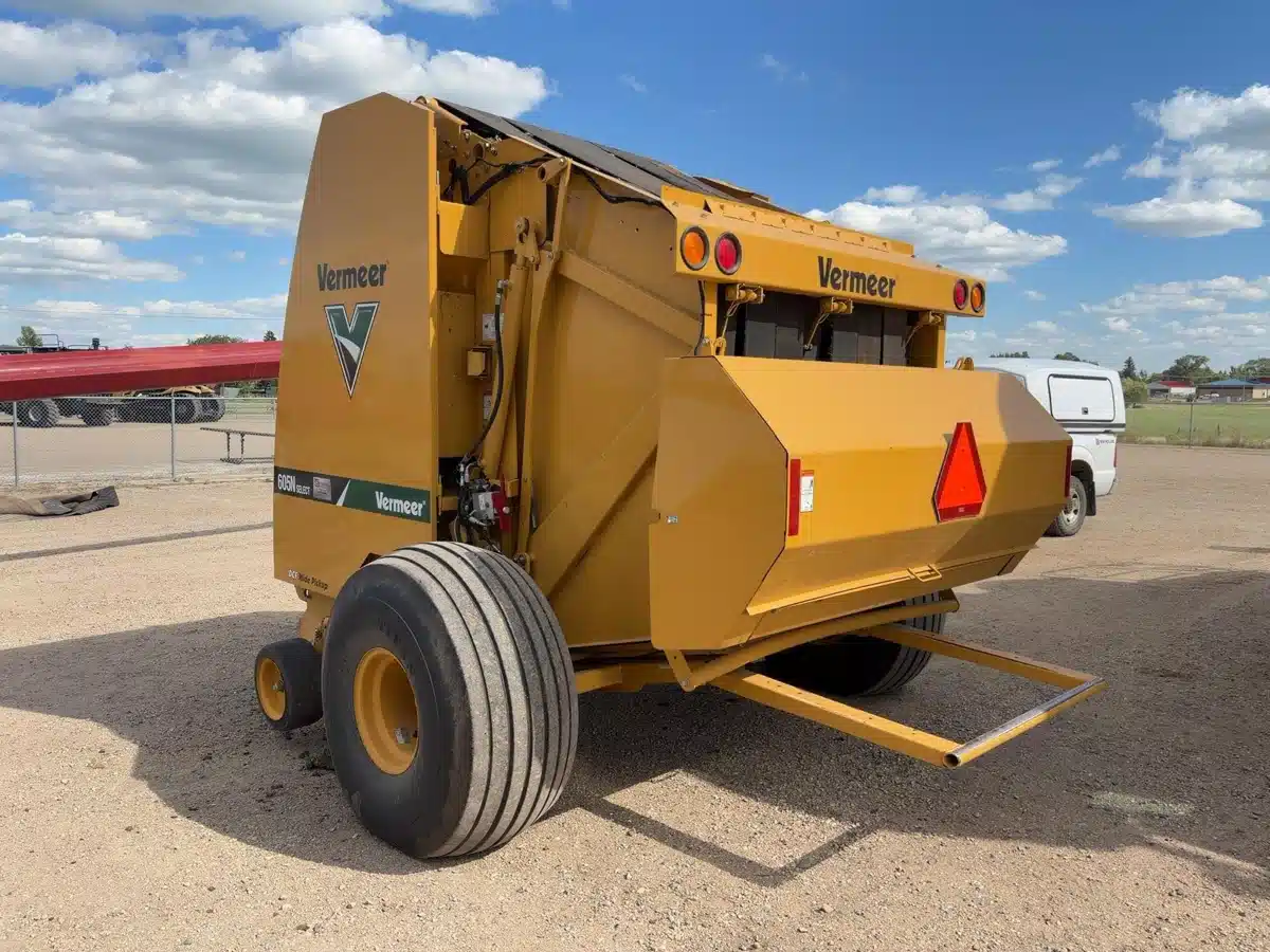 Gallery image 2 for 2019 Vermeer 605N Round Baler