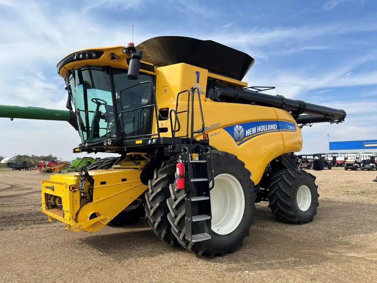 Gallery image 1 for 2021 New Holland CR8.90 Combine