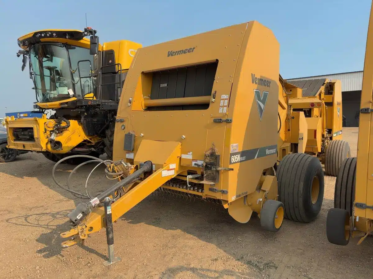 Gallery image 1 for 2020 Vermeer 605N Round Baler