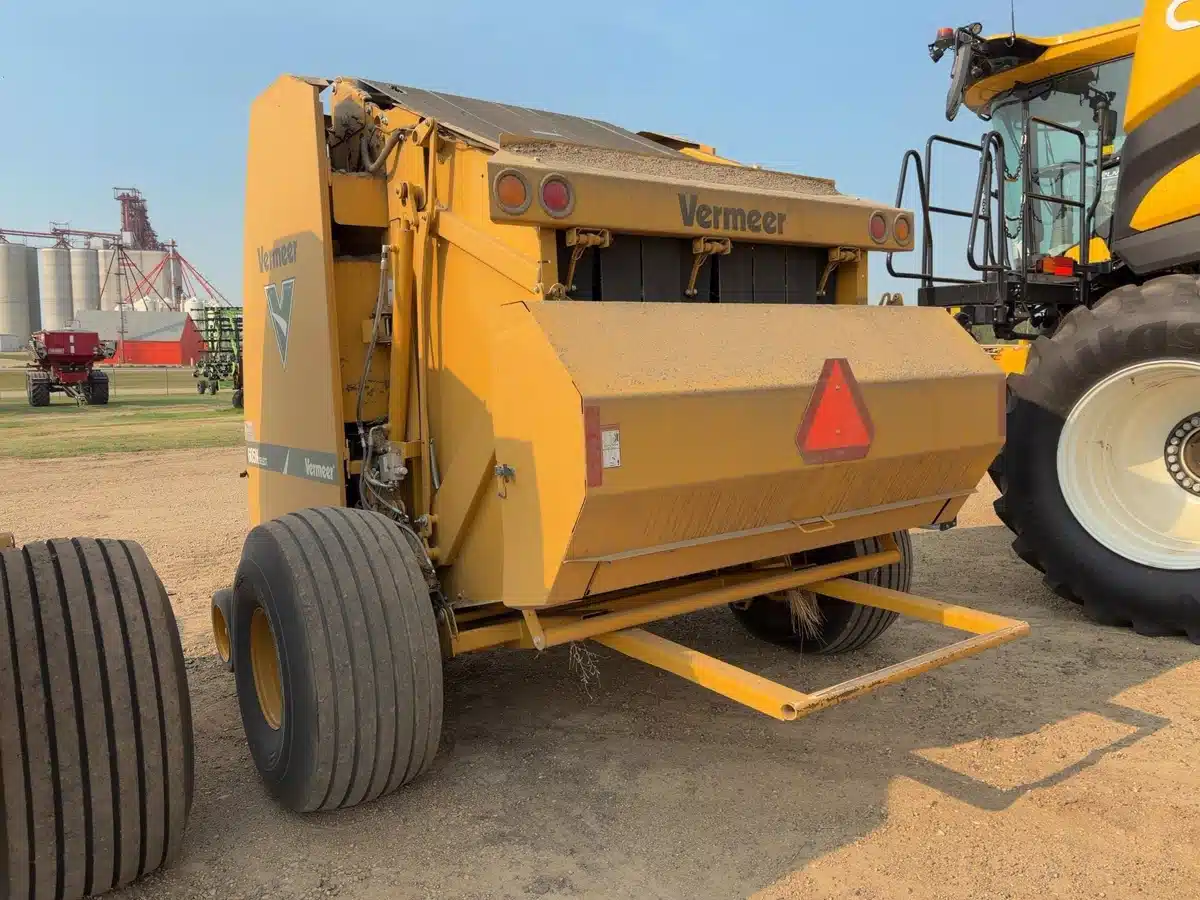 Gallery image 2 for 2020 Vermeer 605N Round Baler