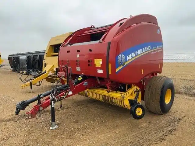 Gallery image 1 for 2021 New Holland ROLL-BELT 560 Round Baler
